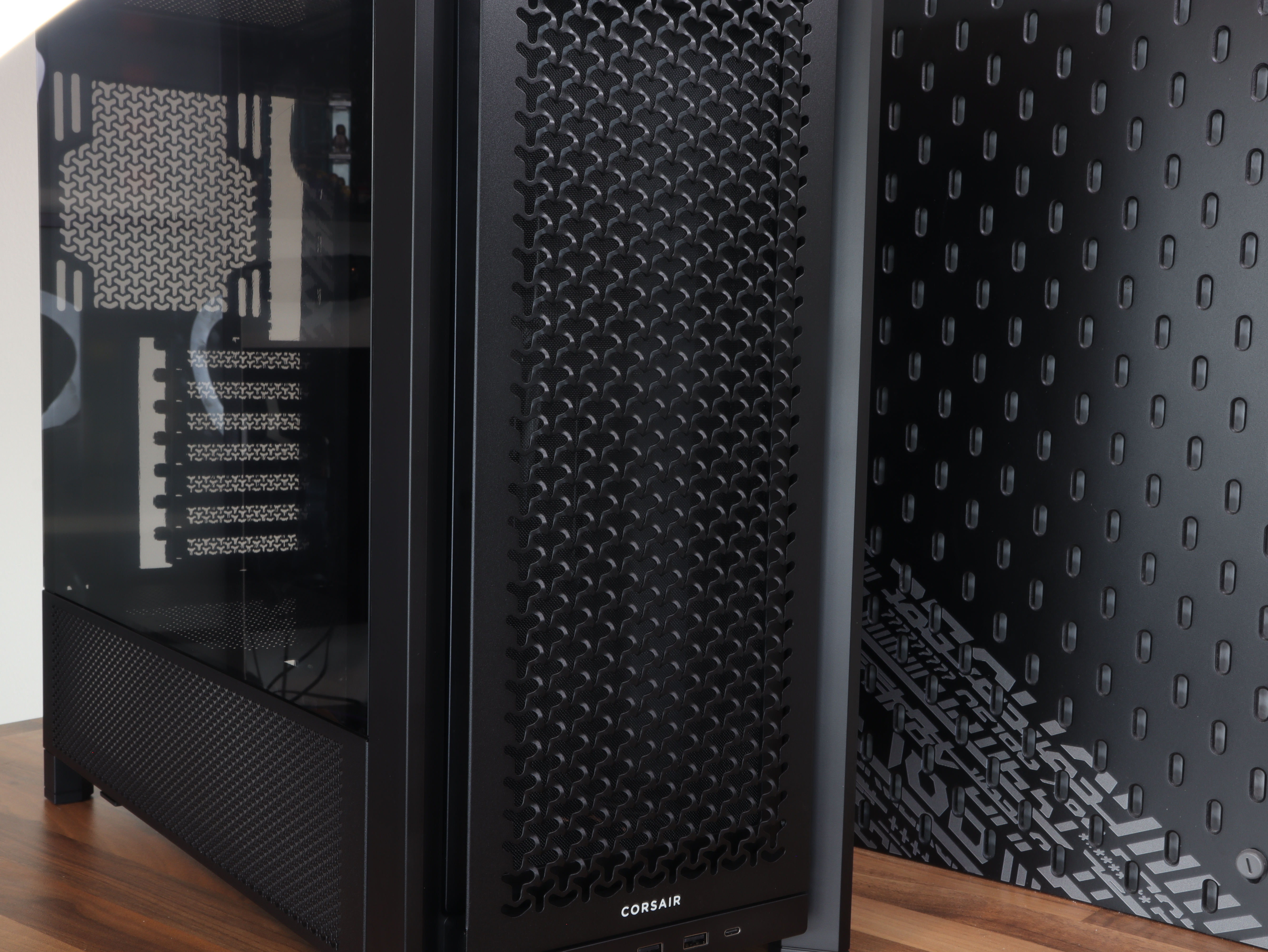 Corsair mid-tower 4000D RX sag-free cooling Frame Modular flexibility reverse-connector.JPG